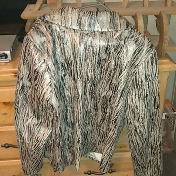Animal Print Jacket - Picture 5 of 8